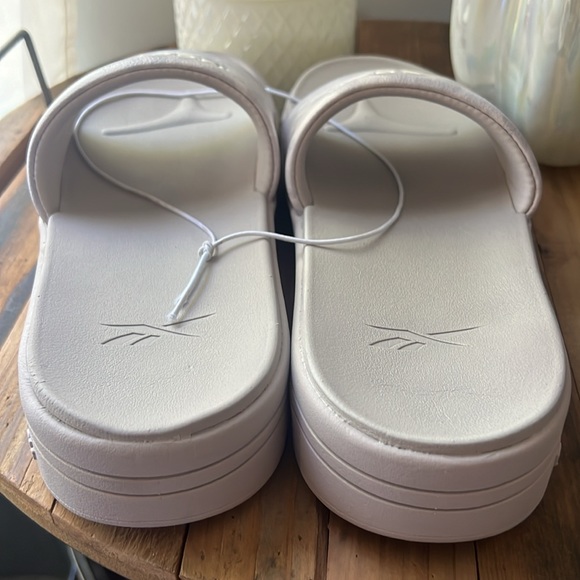 NWT Reebok slides - Picture 4 of 9